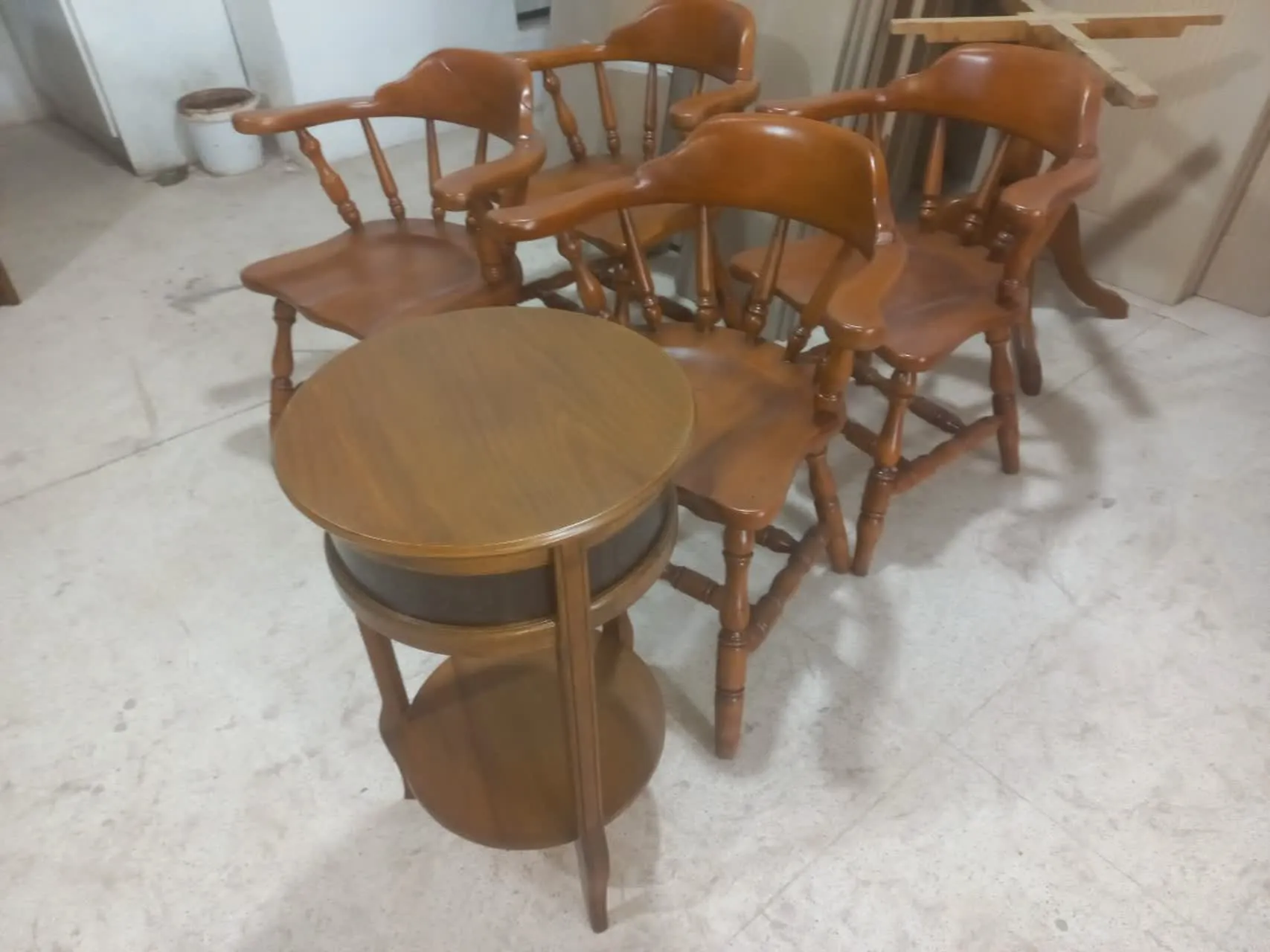 خدمات رنگ کاری و تعمیر صندلی